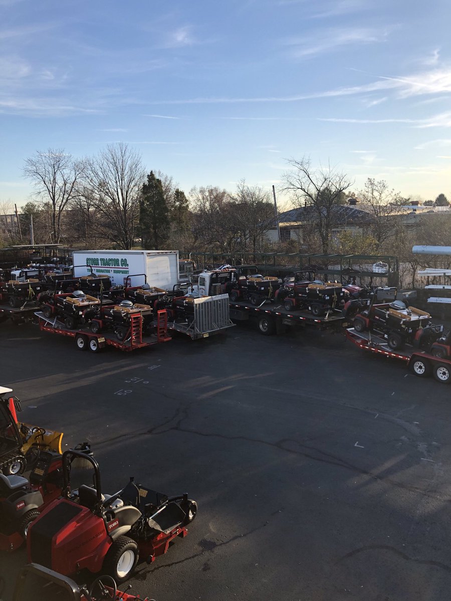 jclarkeinc's tweet photo. Need a fleet of vehicles to move parade floats in NYC on Thursday? Not a problem, ⁦@StorrTractor⁩ can do that! https://t.co/F7dLmwQ19c