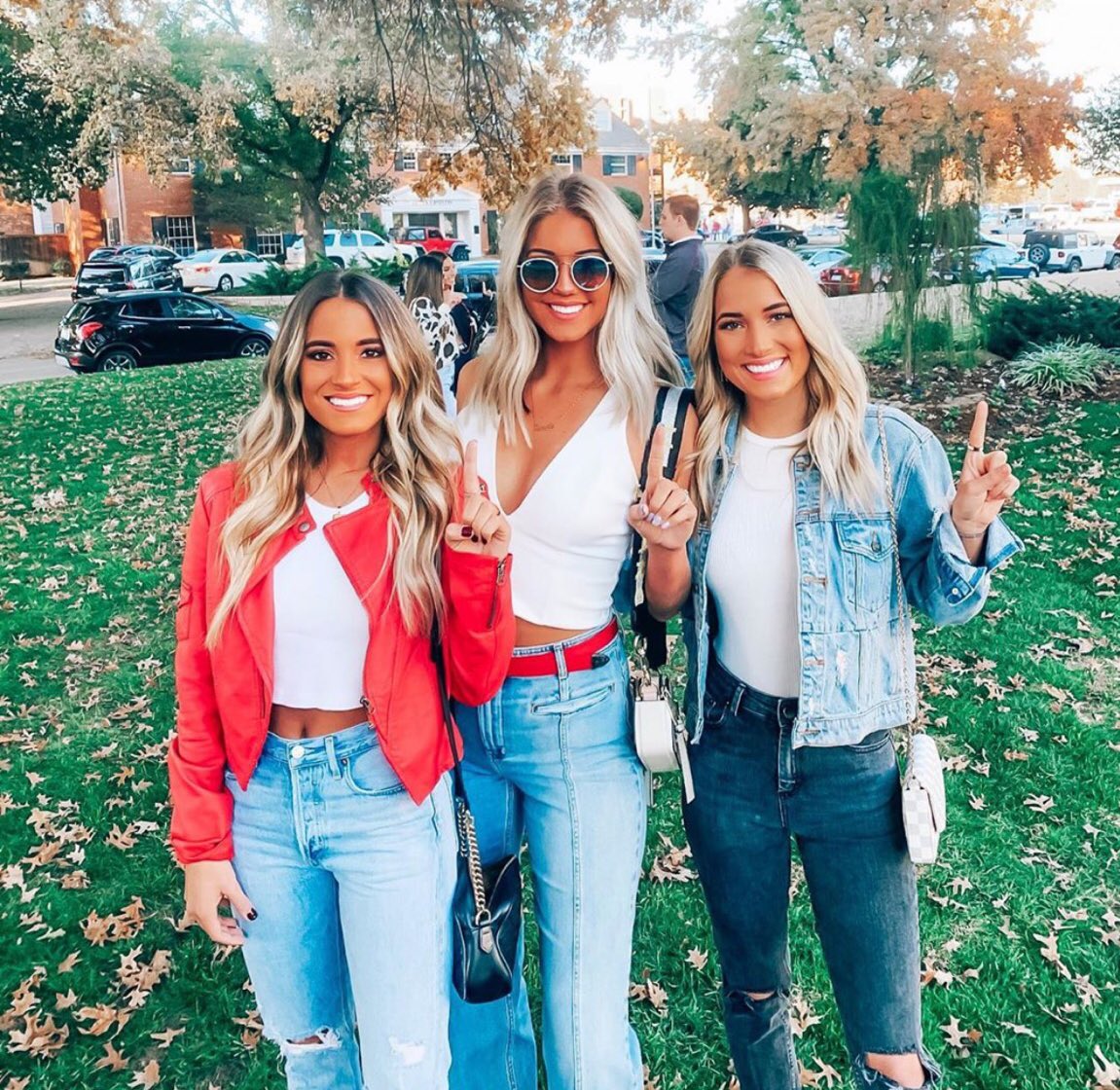 all smiles for thanksgiving break !! safe travels sooners ❤️🍁
•
•
•
#hercampusou #universityofoklahoma #ouwomen #normanoklahoma
