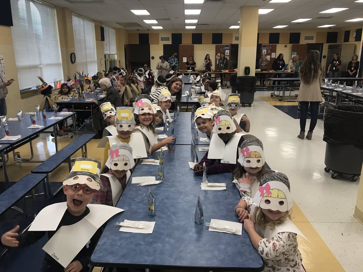 MrsOslowski213's tweet photo. Thanksgiving Feast #thankful #lovemyclass #yumyum @RinggoldSouth https://t.co/BFD4mXkfUS