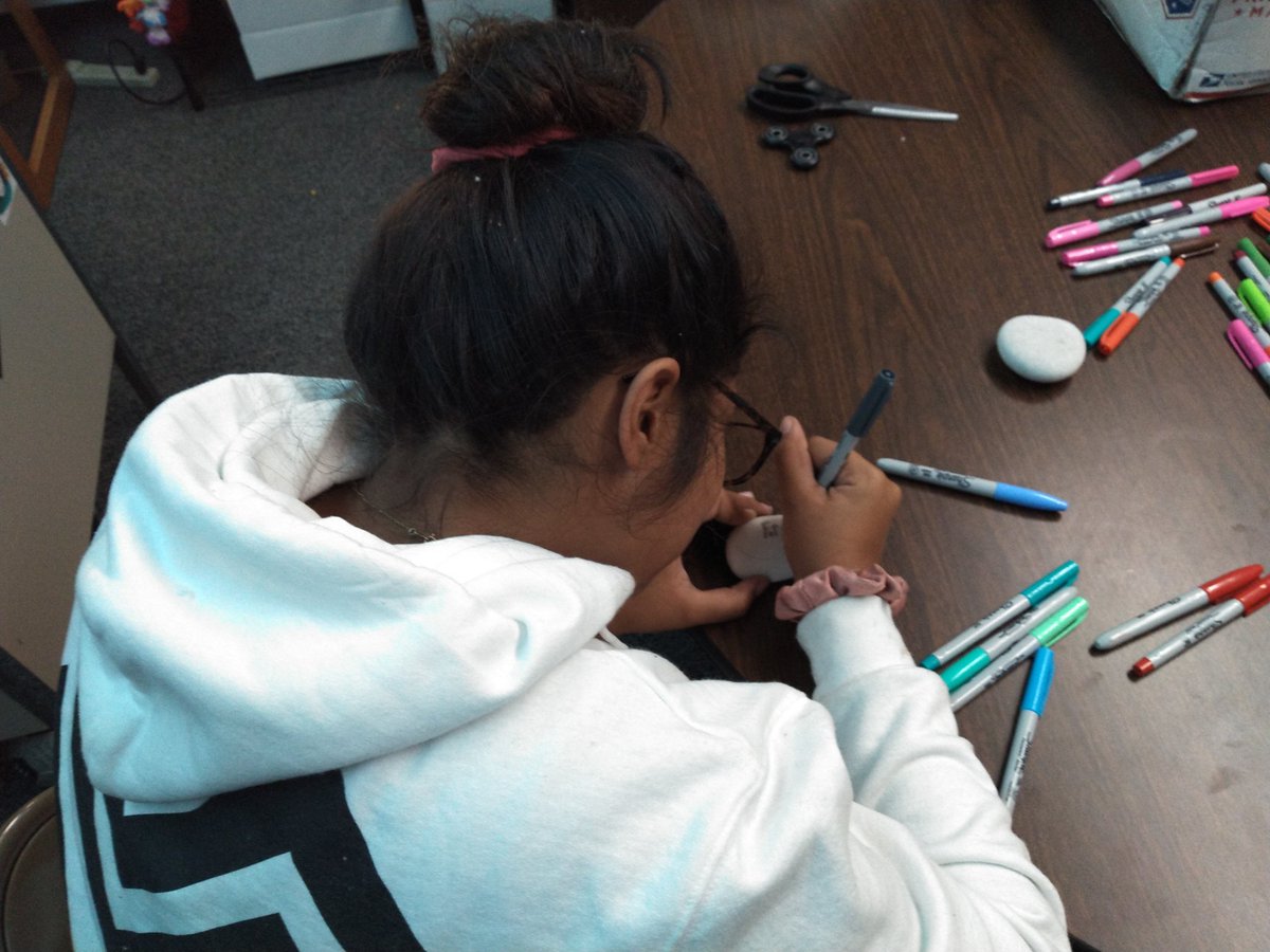 OAMS Liberty Partnerships Ss made  Kindness Rocks with our OFA mentors today at our ice cream social! Our mentors look forward to leading more activities with our OAMS recruits. #peermentoring #studentleadership <a href="/OAMSIndians/">OAMS Indians</a> <a href="/theLibertyBU/">Liberty Partnerships at Binghamton University</a>