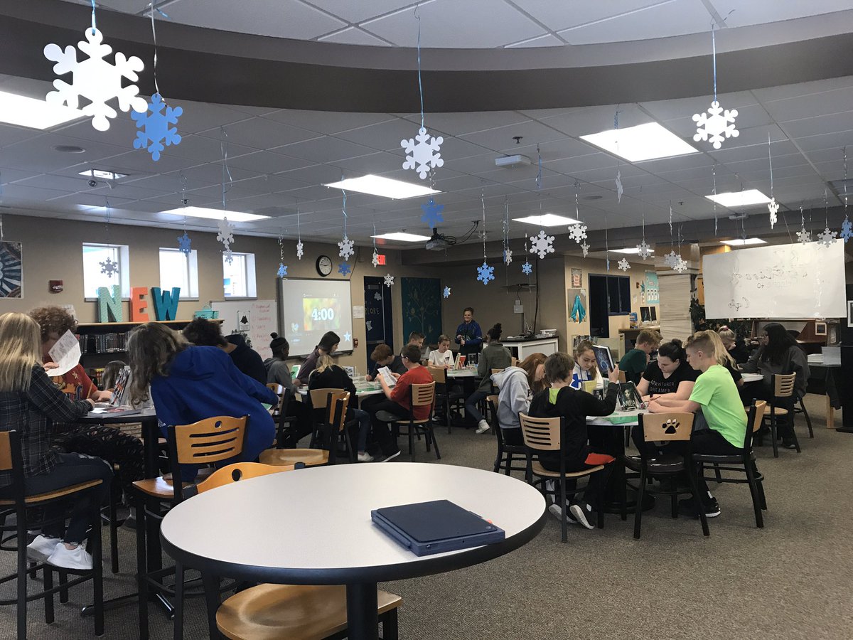 supt564's tweet photo. Star Books happening in @LoraRantanen class. Absolutely awesome!  @FMS_TRF https://t.co/EkcmzBlr3E