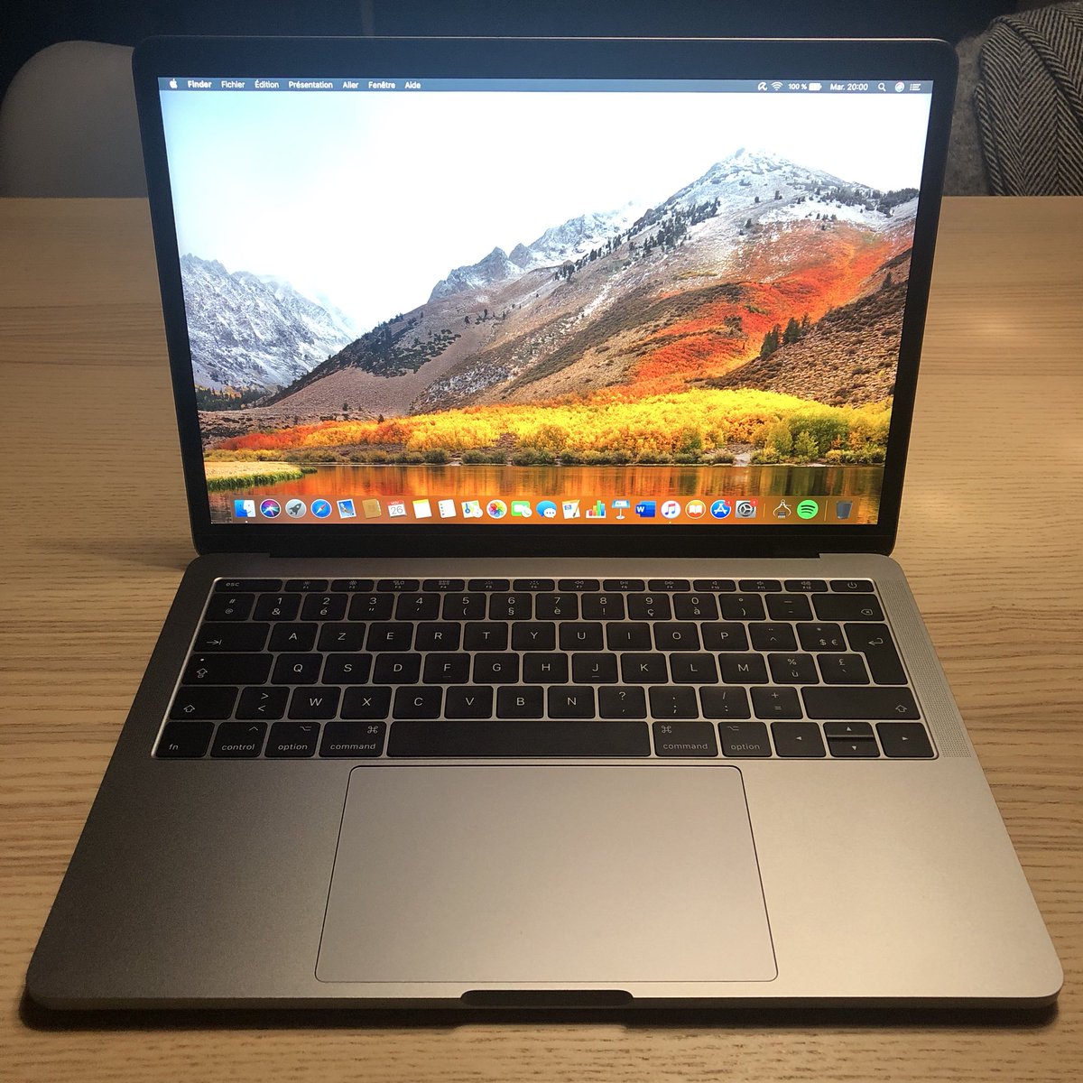 ppnZerr's tweet image. Vend Mac Book Pro 13" de 2018 avec SSD 256Go sur LAVAL