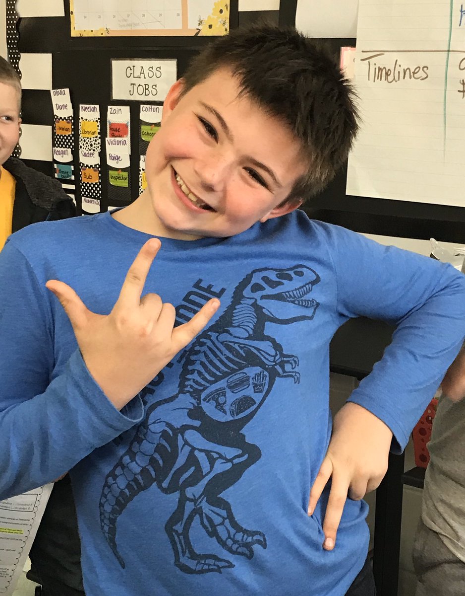 MsHouksclass's tweet photo. Building fluency with reader’s theater...we even had awards for best show, best actor, and best actress! @GWCarverES #tweetingTuesday https://t.co/uEw4sIWtDu