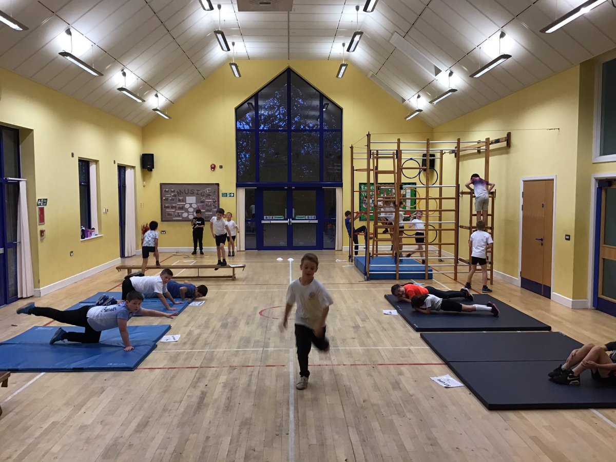 Burnham_PE's tweet image. Energised #CircuitTraining after school today, well done to all the children working hard to boost their fitness 💪🏻🏃‍♀️💨🏃‍♂️💨 #starjumps #burpees @ActiveEssex @afPE_PE #EssexPE #PE #hardworkpaysoff #bethebestyoucanbe