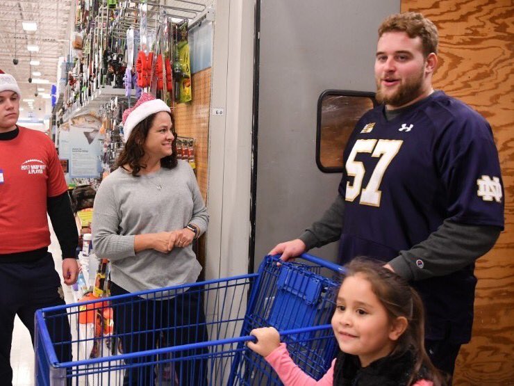 Kelly Cares Foundation tweet media