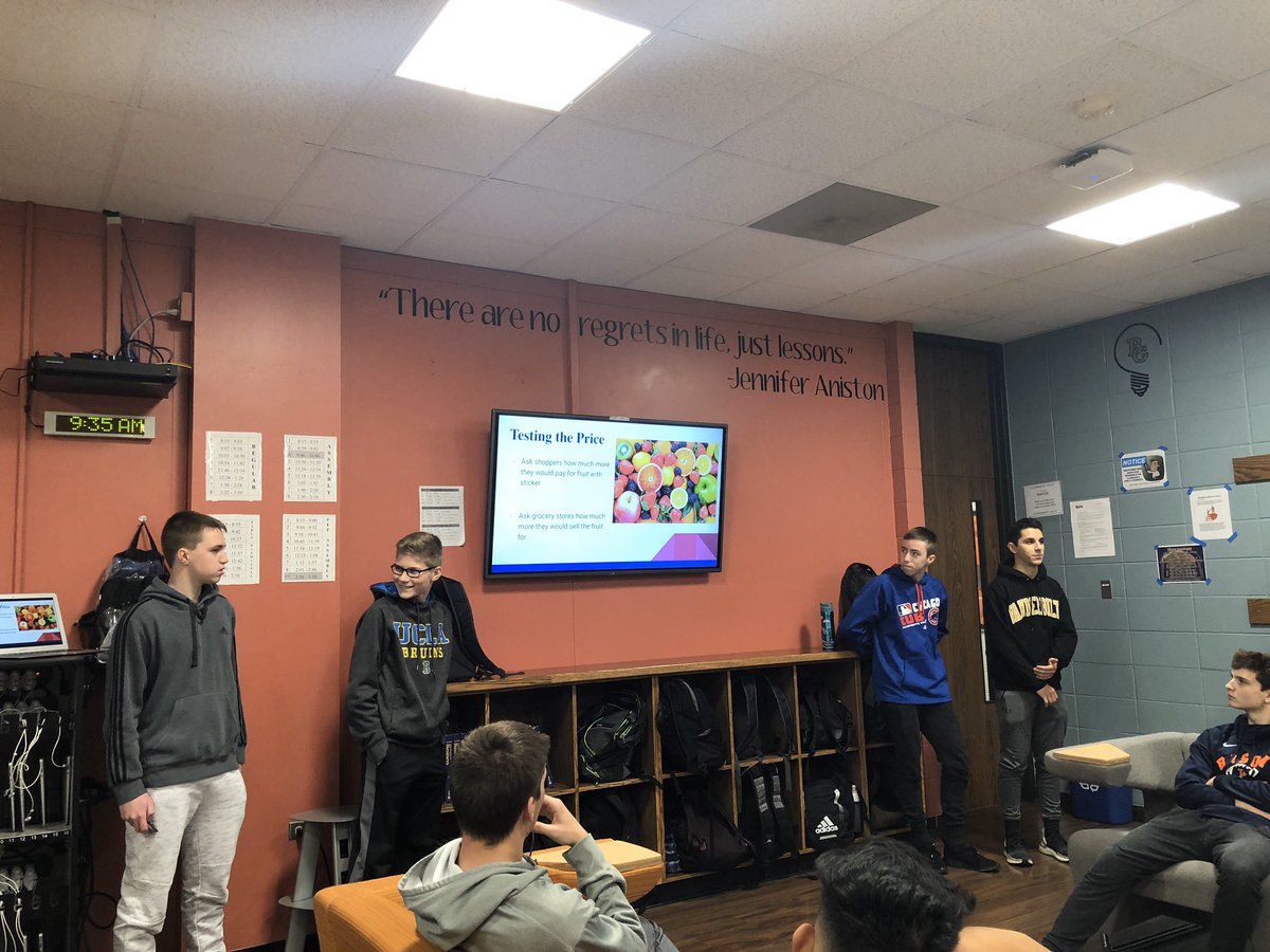 Roberts_BGbiz's tweet image. What a great way for @District214 @BG_Bison entrepreneurs to kickoff the Thanksgiving holiday with a Unit 4 Shareback!!! Grateful for these hardworking students! #revenue #startupcosts @incubatoredu @bott_jeff