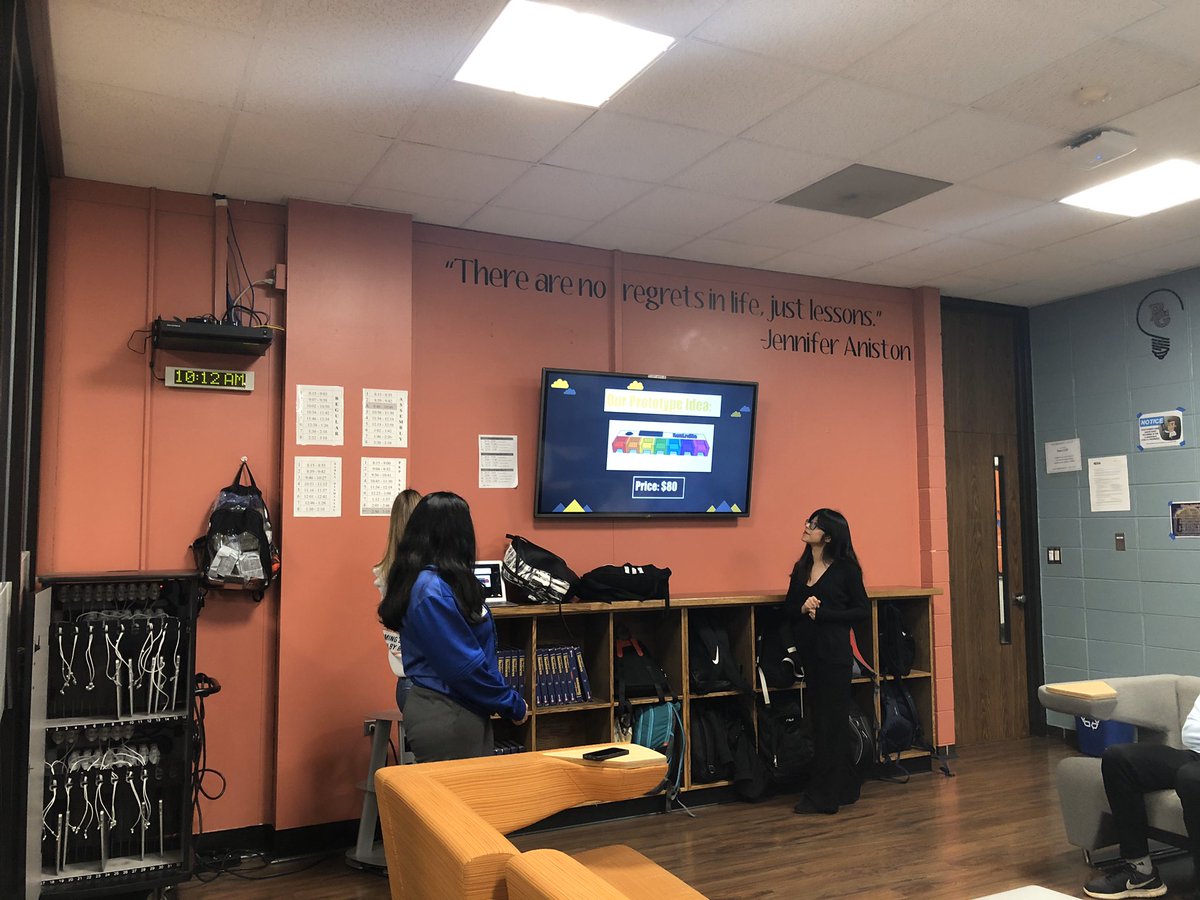 Roberts_BGbiz's tweet image. What a great way for @District214 @BG_Bison entrepreneurs to kickoff the Thanksgiving holiday with a Unit 4 Shareback!!! Grateful for these hardworking students! #revenue #startupcosts @incubatoredu @bott_jeff