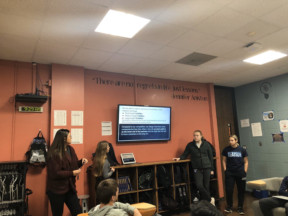 Roberts_BGbiz's tweet image. What a great way for @District214 @BG_Bison entrepreneurs to kickoff the Thanksgiving holiday with a Unit 4 Shareback!!! Grateful for these hardworking students! #revenue #startupcosts @incubatoredu @bott_jeff