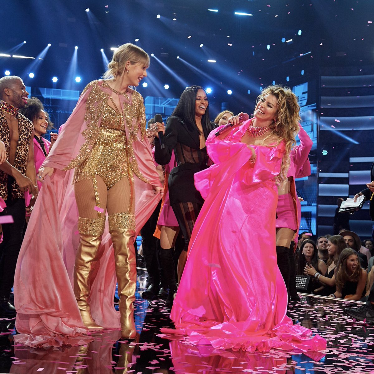 ShaniaTwain's tweet photo. ❤️❤️❤️ https://t.co/ZVPVIakgRT
