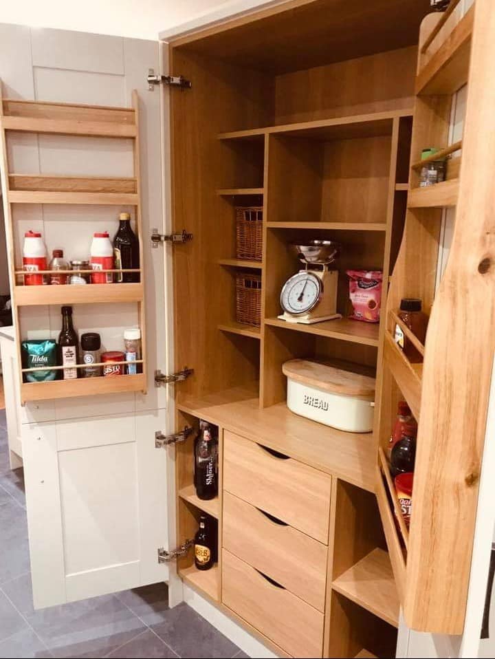 LochAnnaKitchen's tweet photo. Our Butler's Pantry is one of the most iconic pieces in LochAnna...and our customers all use it slightly differently as these #RealKitchen pictures show!

This is such a versatile cabinet and means all your kitchen essentials are hidden away, yet easily accessible 👍
#kitchens https://t.co/mPvK25slR0