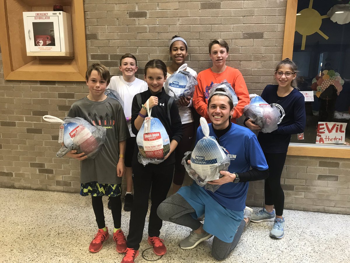 EakinsL23's tweet photo. NMS Turkey Trot winners! #choosejoyncsd @Newark_MS https://t.co/jxHy6CVbwY