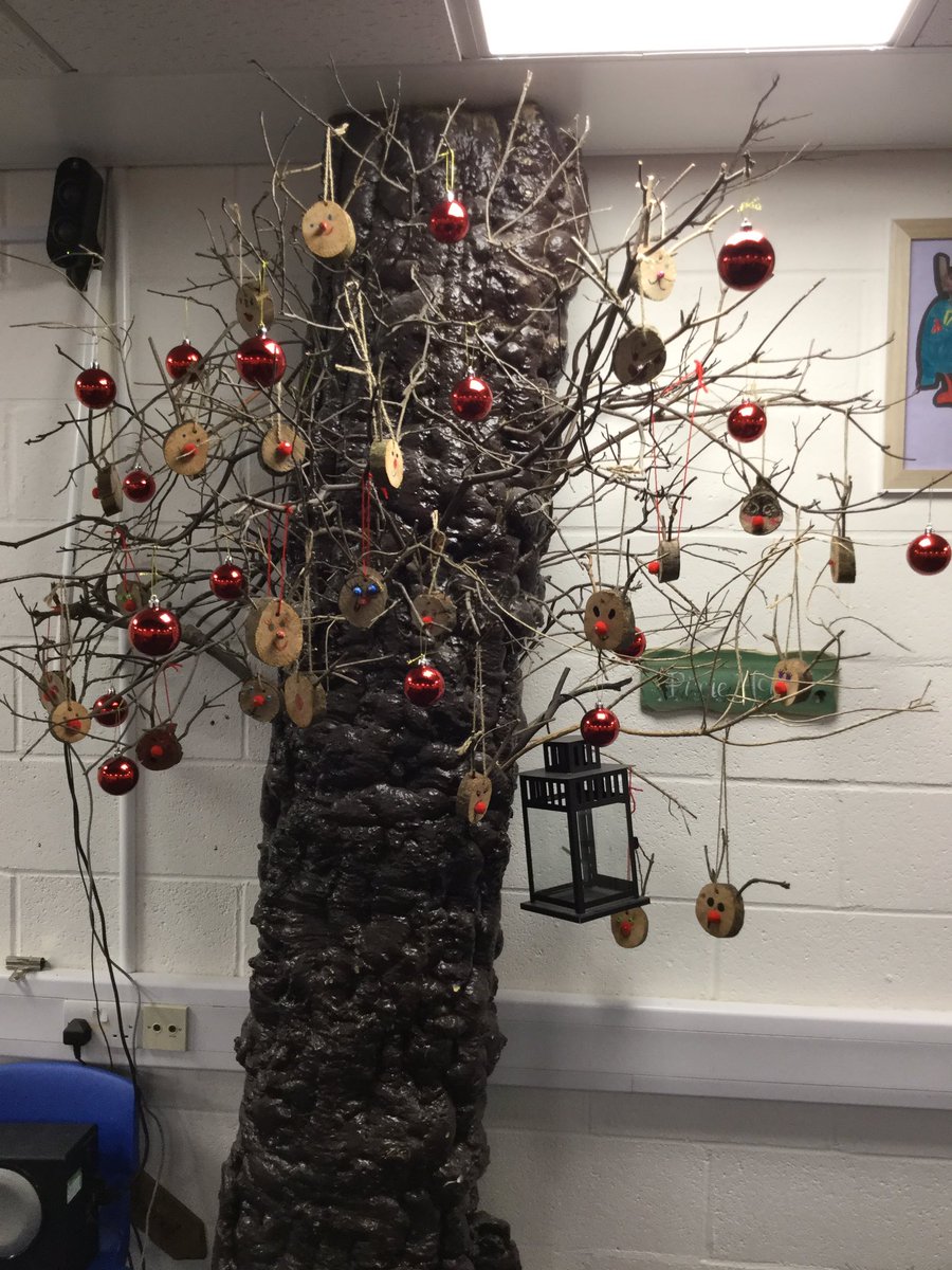 Library_BGS's tweet photo. The children from year one and two have been learning about deers over the last few weeks and remembering the facts.They then made some reindeer which are hanging on the tree in the lower school atrium. #BGS_forestschool #BGS_creative #BGS_lowerschool https://t.co/orRoIH7inK