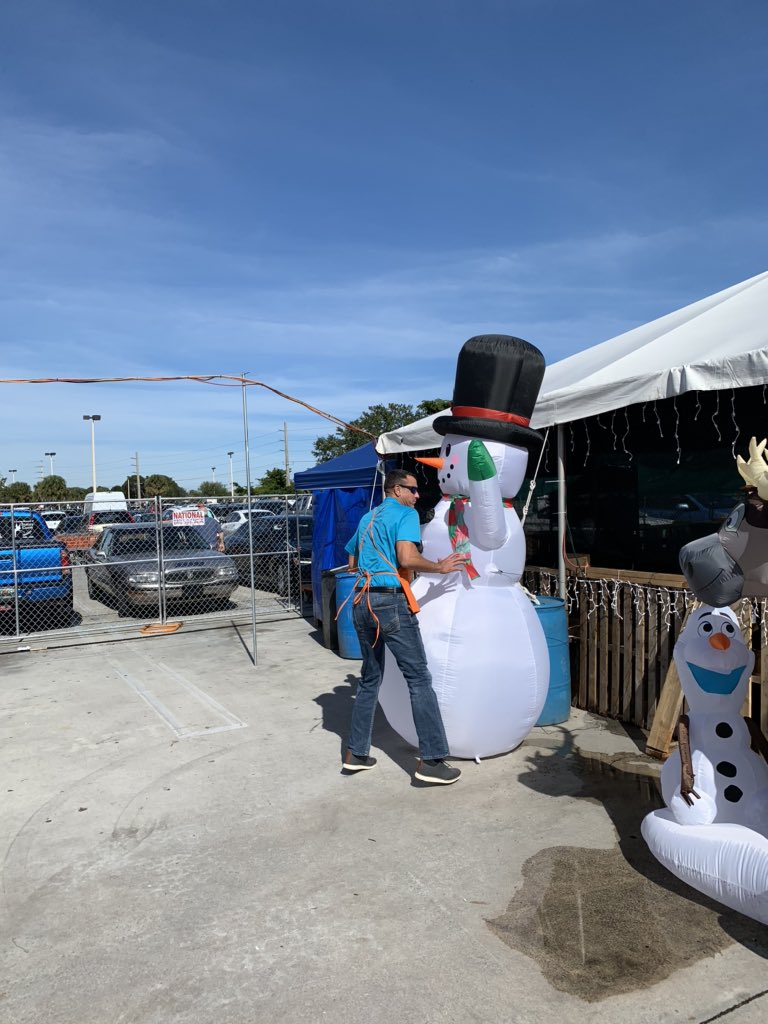 Coach_aj_LS's tweet image. #THDHolidayCaptain Let the holiday festivities begin! 6314 looks amazing!! D.86 #TreeTent District Tour. #HappyHolidays #SafetyFirst @SantiBernardez @JacobRobertsTHD @PennyPaladino @Chris_J_Mangino @MalitsX