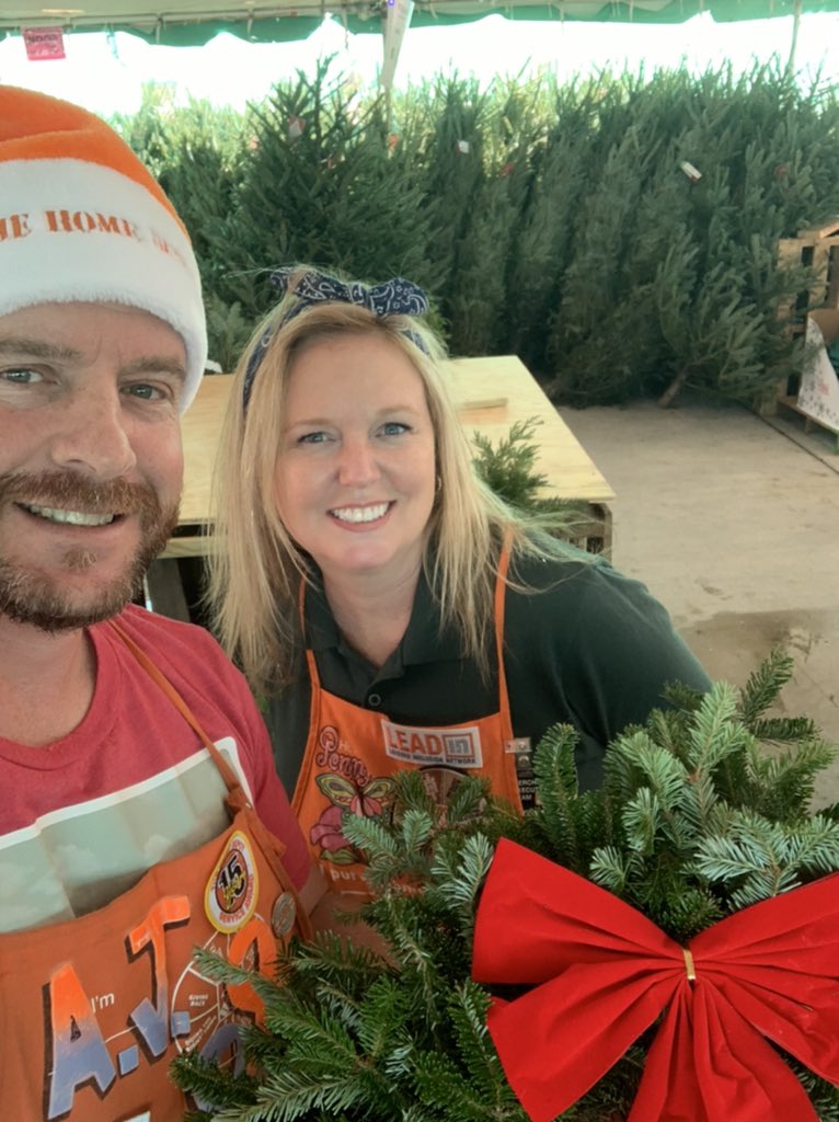 Coach_aj_LS's tweet image. #THDHolidayCaptain Let the holiday festivities begin! 6314 looks amazing!! D.86 #TreeTent District Tour. #HappyHolidays #SafetyFirst @SantiBernardez @JacobRobertsTHD @PennyPaladino @Chris_J_Mangino @MalitsX