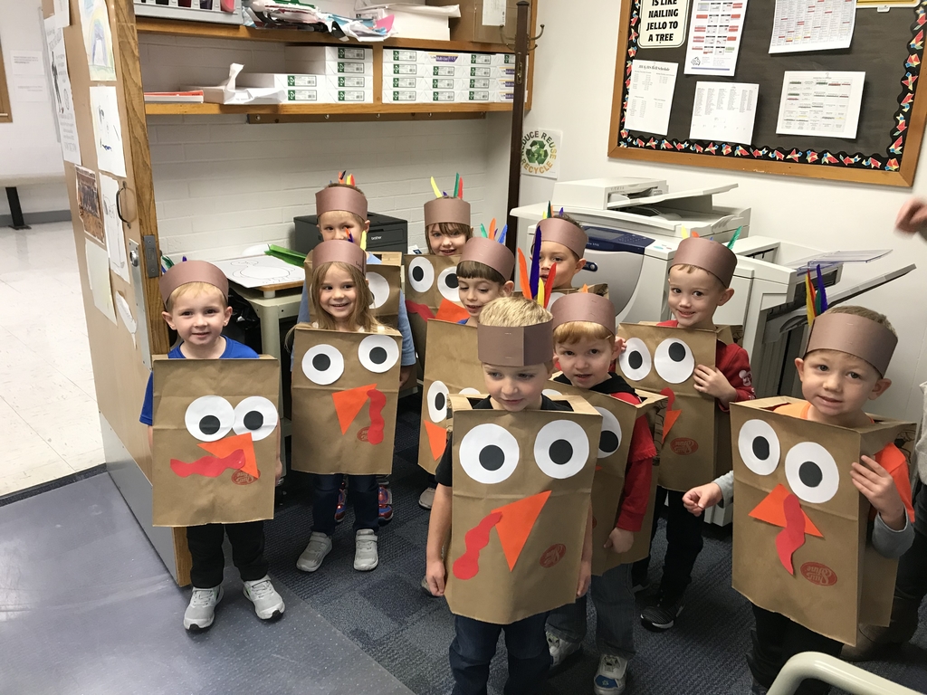 bh_bobcats's tweet photo. We had a few visitors this morning in the office. #bhleads #littleturkeys https://t.co/xBGNsuWBjv