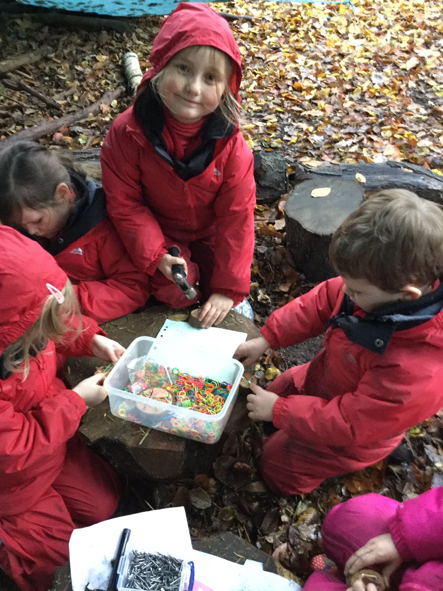 BGS_LowerSch's tweet photo. Reception have used the bow saw and hammers to create a loom band disc at Forest School. #BGS_forestschool #BGS_creative #BGS_reception https://t.co/ULINnkAlxh