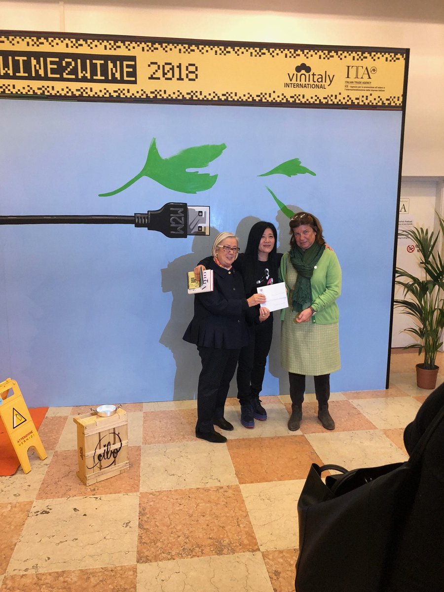 news_donatella's tweet photo. Il #workshop creato da Stevie Kim per #Veronafiere è una vera palestra per i #winemanager e aspiranti tali. Le Donne del Vino insieme a #WinePeople tra i protagonisti.
Leggi per scoprire di più:
https://t.co/TNhVZMFhXH https://t.co/L91tmmjJEb