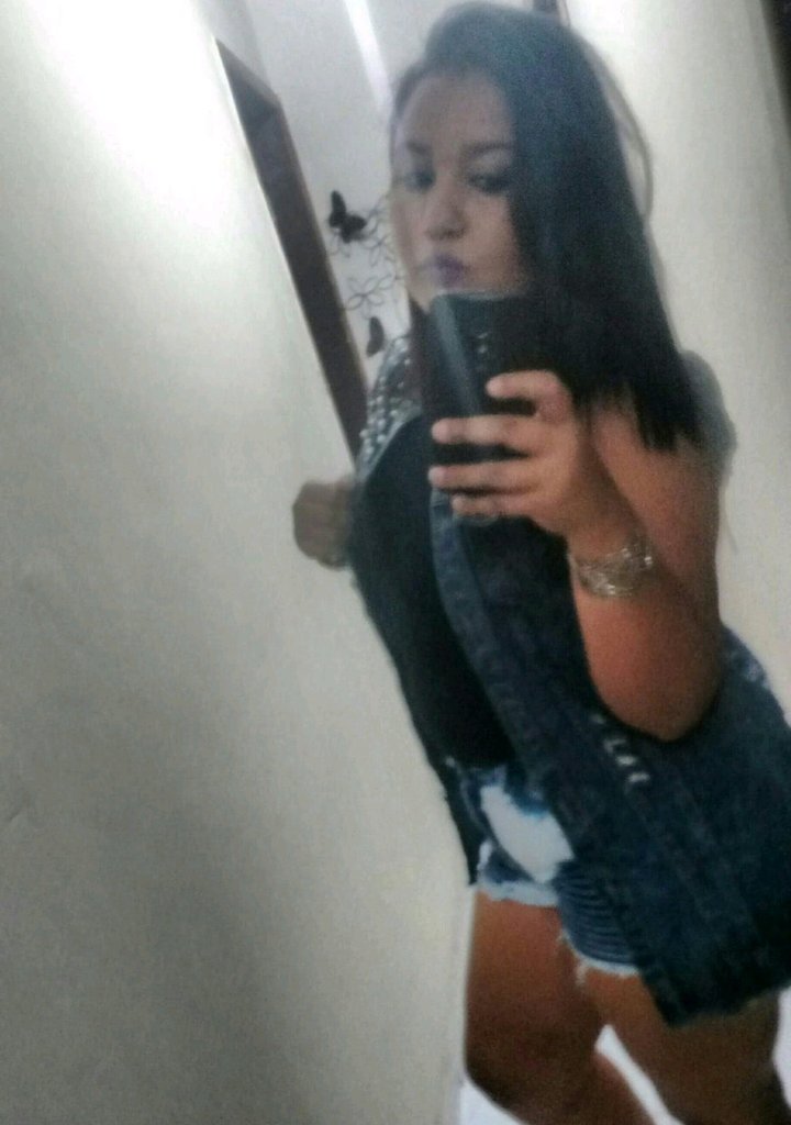 MarcellePaixo7's tweet photo. Dona de mil defeitos vivo orgulhosa de ser quem sou, de perceber para onde quero ir e de saber de onde vim. 🧡 https://t.co/Ep07TNHBWQ
