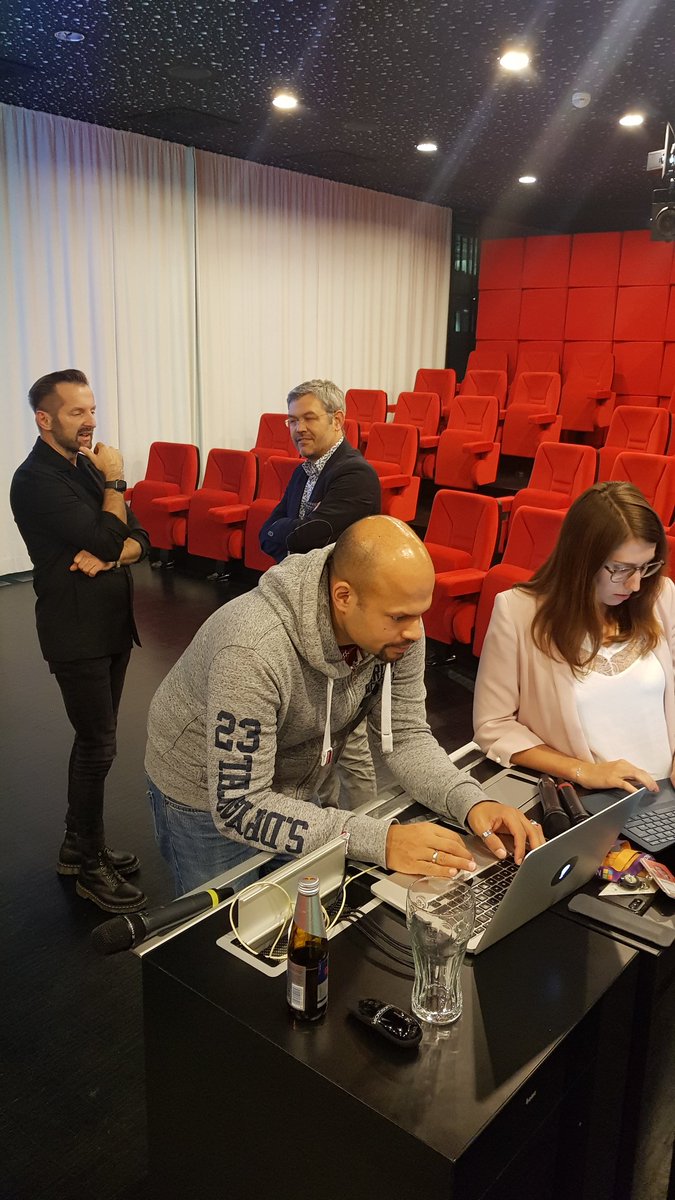 Geballte Speaker Power #HRTN8

@StStEvangelist <a href="/siegfriedstepke/">Siegfried Stepke</a> <a href="/Robindro/">Robindro Ullah</a>