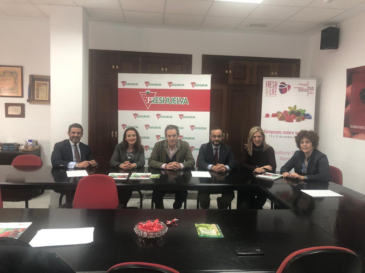 Aquí tenéis alguno de los mejores momentos de hoy:  🍓Con Freshuelva, soluciones  financieras para el sector de las berrys. 🍓Gregorio Garrido Caixabank,Sílvia Arillo Caixabank, Rafael Dominguez gerente Freshuelva, Luis Manuel Robledo, Eloísa Del Río, Mamen Mingorance Freshuelva.