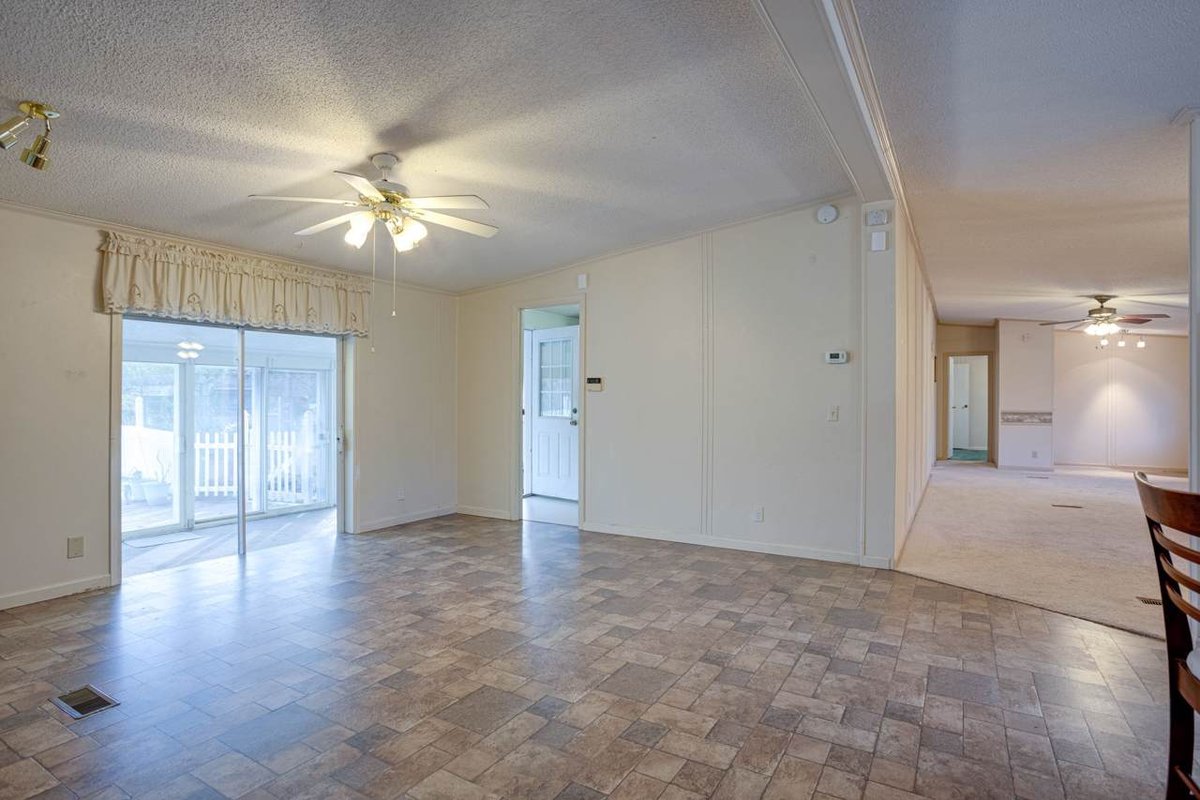 JustinTuckerTe1's tweet photo. 368 Bishop Troutt Rd in #WestmorelandTN is move in ready!
✔️3 bedrooms
✔️2 bathrooms
✔️2070 sq ft
✔️2 acres
👉$155,000
More information here: https://t.co/4xsKQSlXvk
#JustinTuckerTeam #ReMaxElite #realestate #middleTNrealestate #forsale #houseshopping #house #houseforsale https://t.co/vJ0qrBKrur