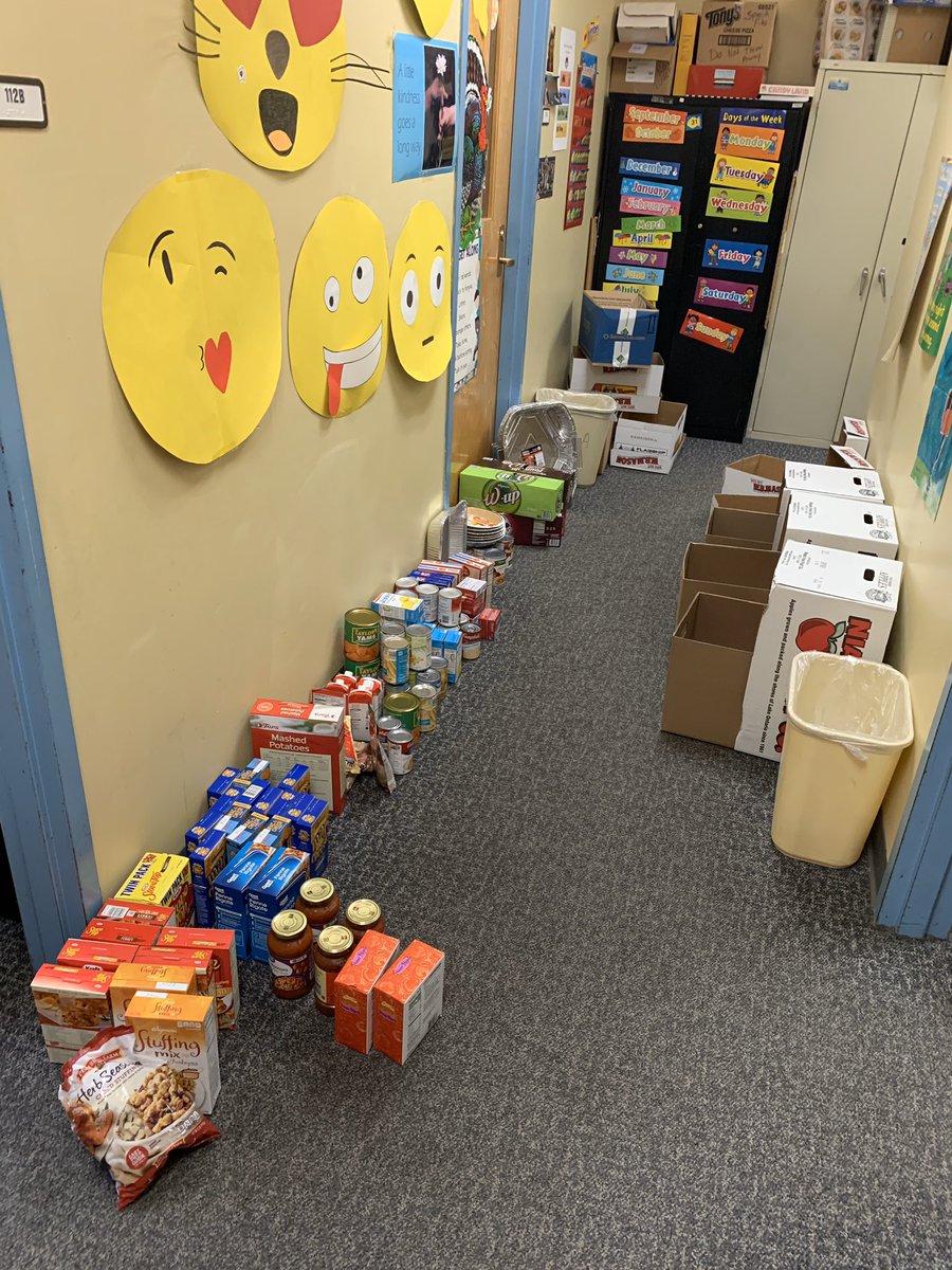 MsAnnie17282003's tweet photo. #34 school was able to provide 6 families with Thanksgiving dinner! #RCSDonefamily#Tigers#RCSDSchool#34@rcsd34 https://t.co/FD9i4rAZfN