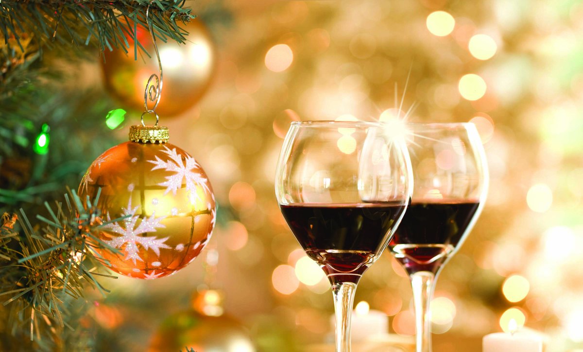 zynca's tweet photo. Appreciate your clients, appreciate your staff, appreciate the people that work hard to help you do what you do. 

Contact us at 403.263.3519 or via email at tara@zyn.ca for all your corporate gifting! Cheers! ❄🍷❄🍷❄
https://t.co/ZlG8b46DP1 #iamdowntown @BankersHall #yycwine https://t.co/pRaNgp0osX