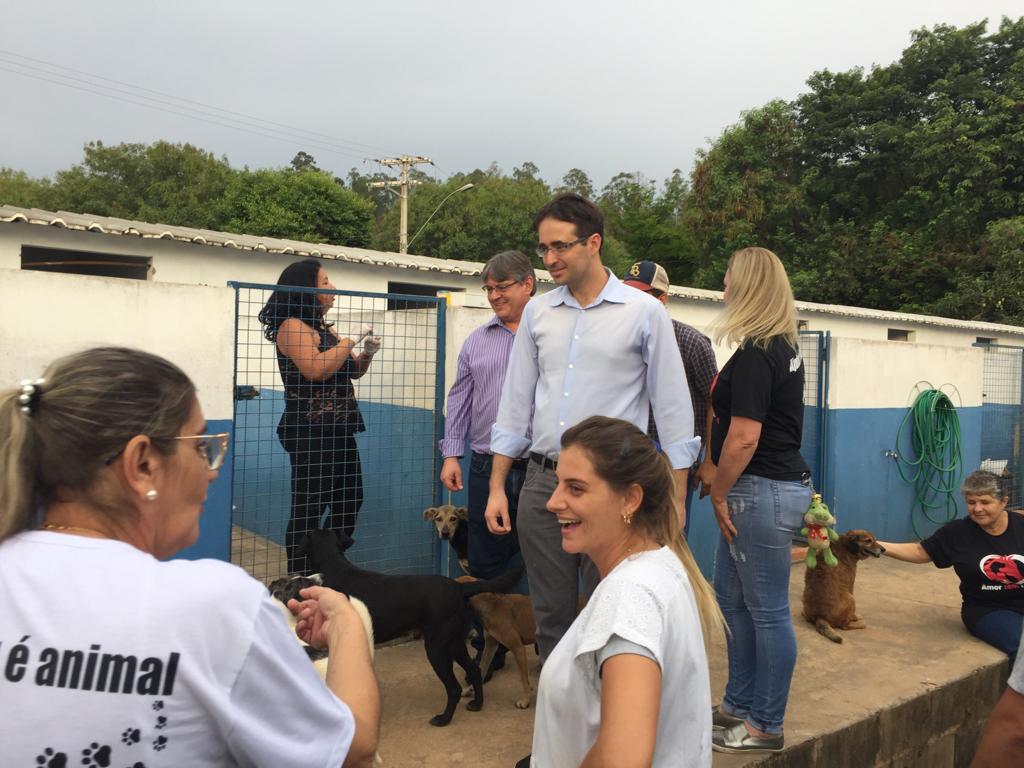 brunoganemsp's tweet photo. Durante minha visita ao município de Matão, onde pude conhecer o atendimento veterinário destinado a animais cujos tutores possuam baixa renda! Grato pela oportunidade da visita e conhecer novos exemplos de ações pela #CausaAnimal. https://t.co/wT3fQfogAI