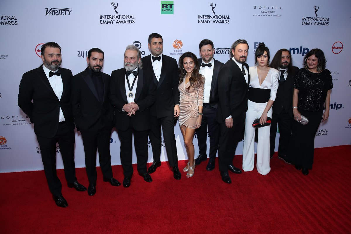 anadolufrancais's tweet photo. [Photos] L'acteur turc Haluk #Bilginer sacré "meilleur #acteur masculin" aux #Emmy Awards https://t.co/g4PoF4YFmC https://t.co/T5YzBTJRp4