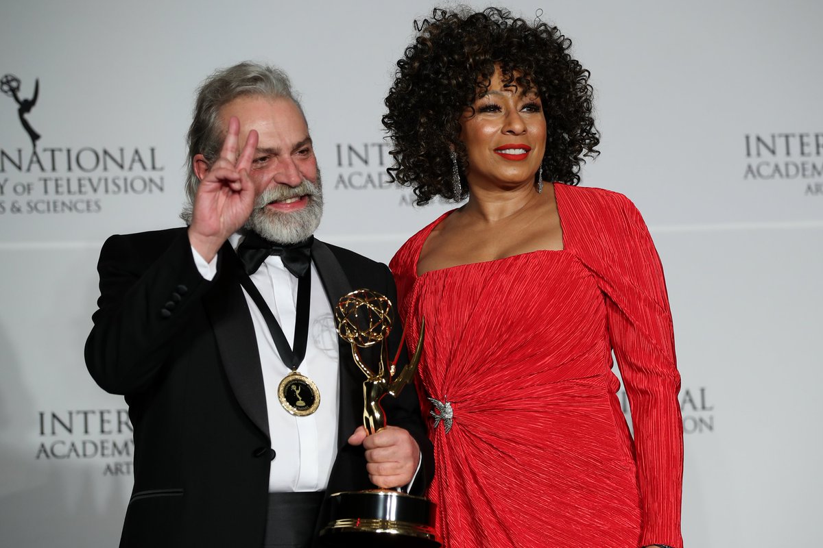 anadolufrancais's tweet photo. [Photos] L'acteur turc Haluk #Bilginer sacré "meilleur #acteur masculin" aux #Emmy Awards https://t.co/g4PoF4YFmC https://t.co/T5YzBTJRp4