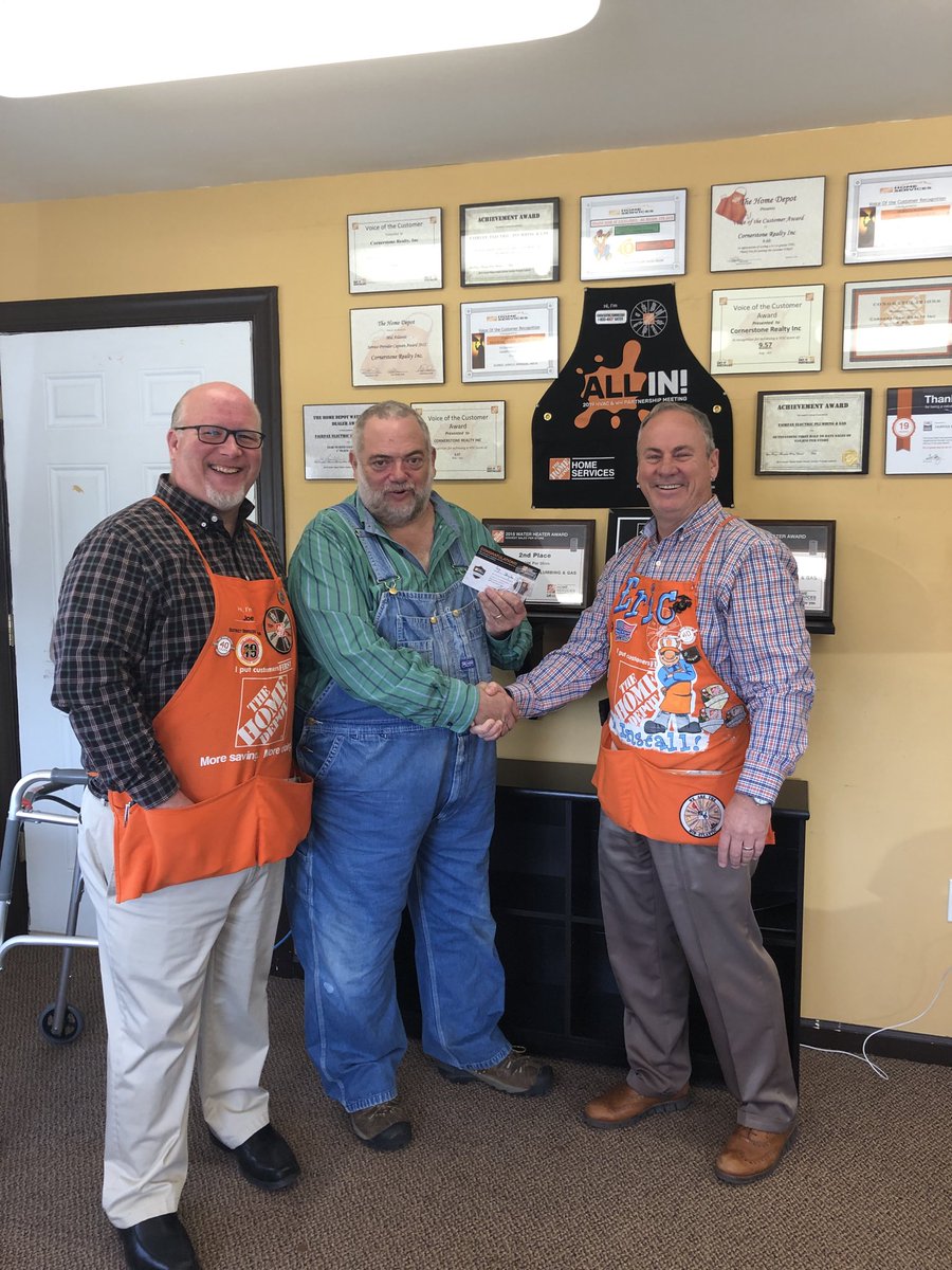 1gr8plumber's tweet photo. Thank you Joe Bell and Eric McDonald for stopping by today and honoring me with a service provider excellence award pin https://t.co/6Yxgh0uZRj