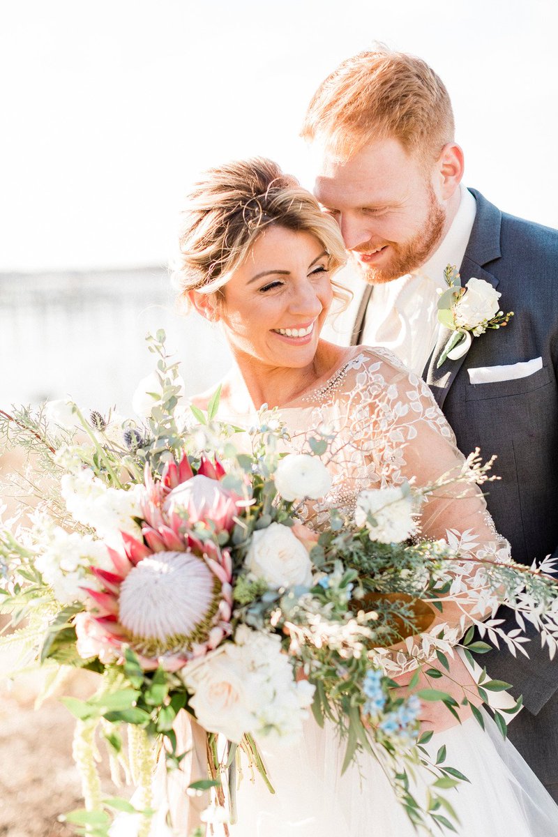 destinationido's tweet image. Fall in love with the idea of an east coast #destinationwedding by diving into this styled shoot by the brilliant minds of @DeeKayEvents &amp;amp; @kellyseaimages! Atlantic Ocean vibes, here we come! | 📸: @kellyseaimages | bit.ly/35DpjOF