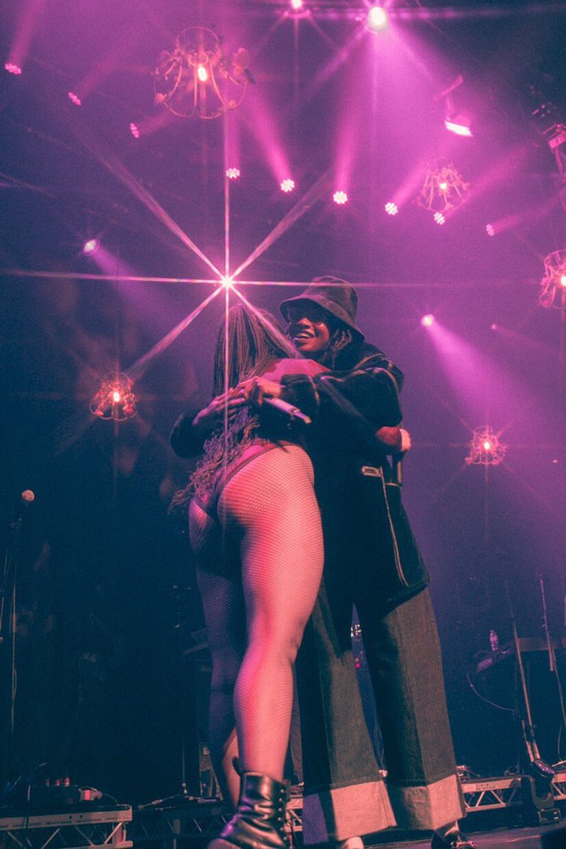 Star girl <a href="/mahalia/">mahalia</a> at her sold out London show last night. Thank you for having me queen 💛