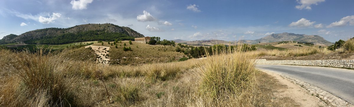 Panorama photos at Segesta #Segesta #Sicily #Trapani #Italia #Italy #ilikeitaly #igersitaly #architecture @igersItalia @IgersSicily @DiscoverItalia @VisitSicilyOP @italiaslowtour @_rjardon @Italia_USA_CAN