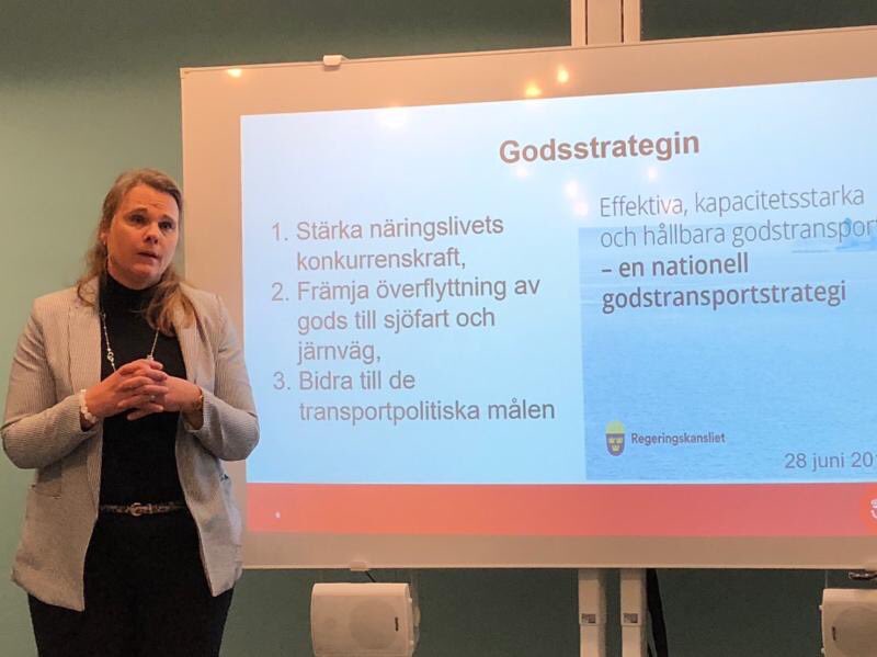 RT Attilapia: En bra dag i Västerås hos hkmalardalen där vi pratade om hur sjöfarten kan utvecklas i Mälaren. #sjofart #godsstrategin. Lånar foto av SannaStromstedt.  x.com/Attilapia/stat…