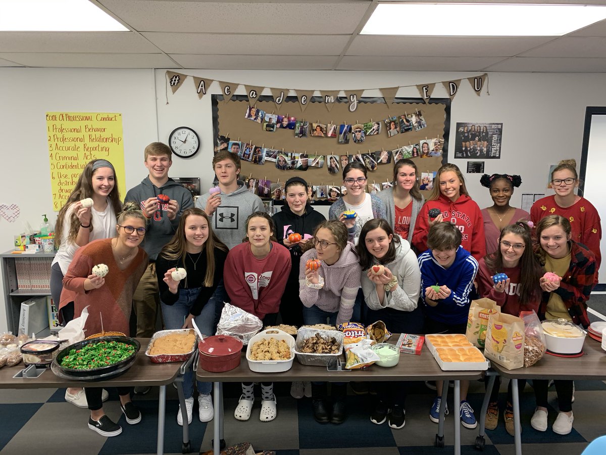 Best way to create a sense of belonging #gratitudebags #Friendsgiving <a href="/AcademyEDU_HILC/">Academy EDU</a> <a href="/HCSD_ILC/">The Innovation Campus</a> <a href="/TollesTech/">Tolles Career & Technical Center</a>