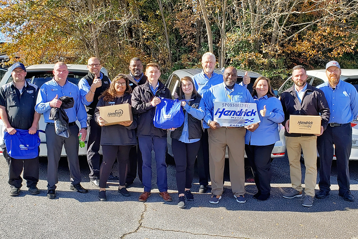 ghfbEndHunger's tweet image. 100 families at New Hope Baptist Church in Upstate SC received a turkey and all the fixins for a great family Thanksgiving meal thanks @HendrickEasley - Thank you for starting one of our favorite holiday traditions! #hendrickcares @HendrickAuto @Hendrick_Cares