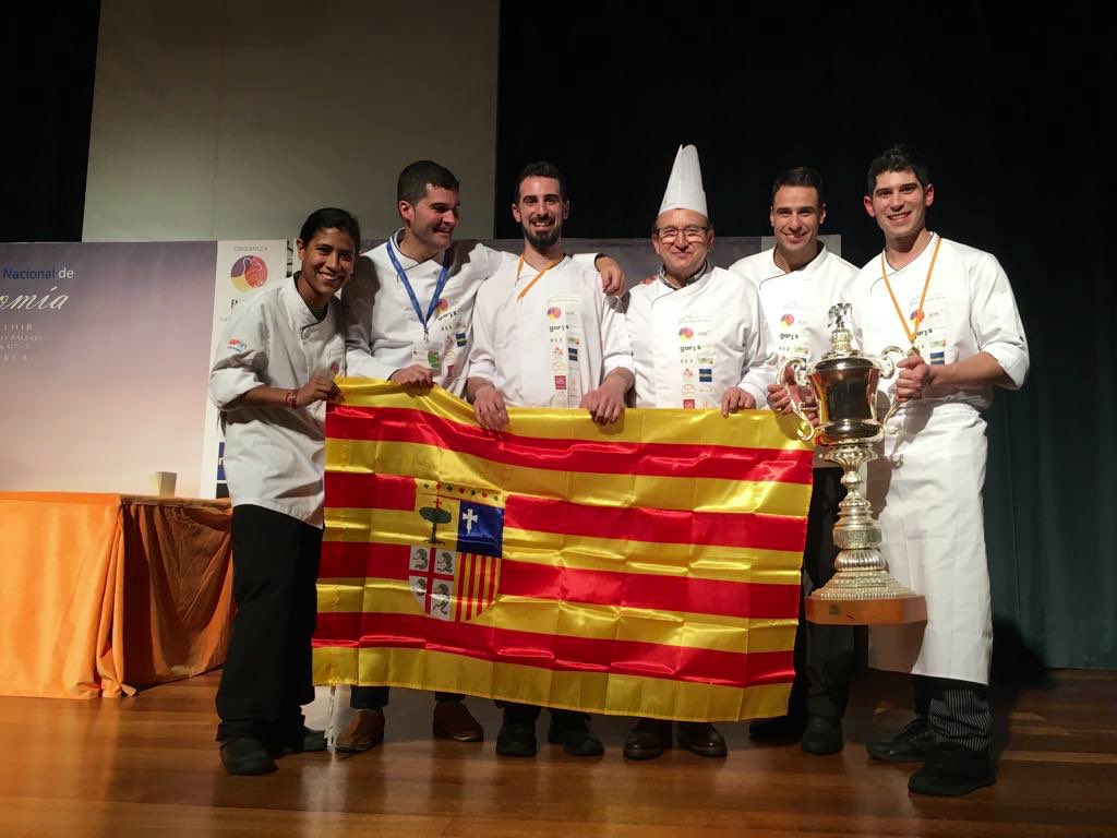 Sois geniales @CocinerosAragon Triunfadores en el VI Certamen Nacional, todo un orgullo para Aragón y <a href="/aragonalimentos/">Aragón Alimentos</a> #comparteelsecreto <a href="/GobAragon/">Gobierno de Aragón</a>