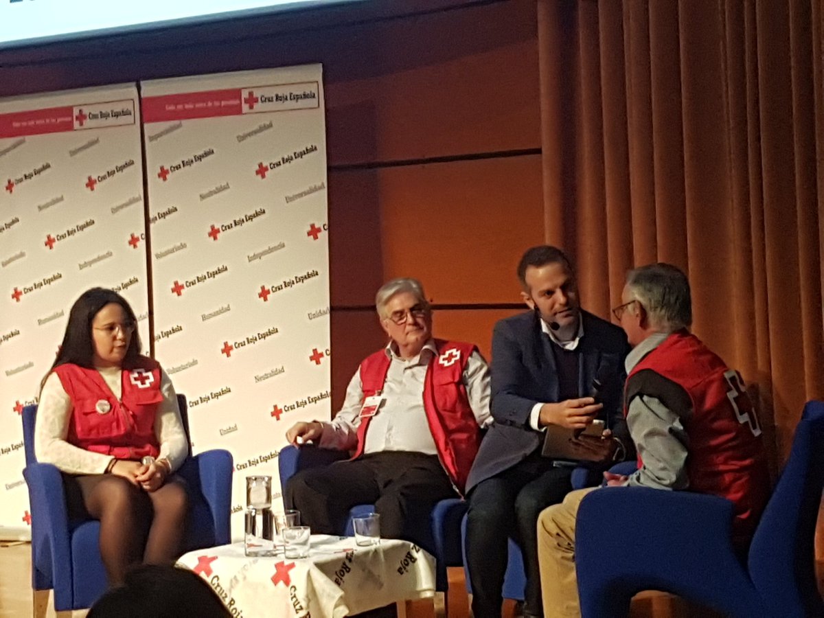 CruzRojaVLC's tweet photo. Hoy celebramos la presentación de presidentes y presidentas de @CruzRojaEsp en la provincia de #Valencia con el testimonio del voluntariado de personas mayores, emergencias y empleo #ValenciaSolidaria con @santibotella https://t.co/g5oNLELJtZ
