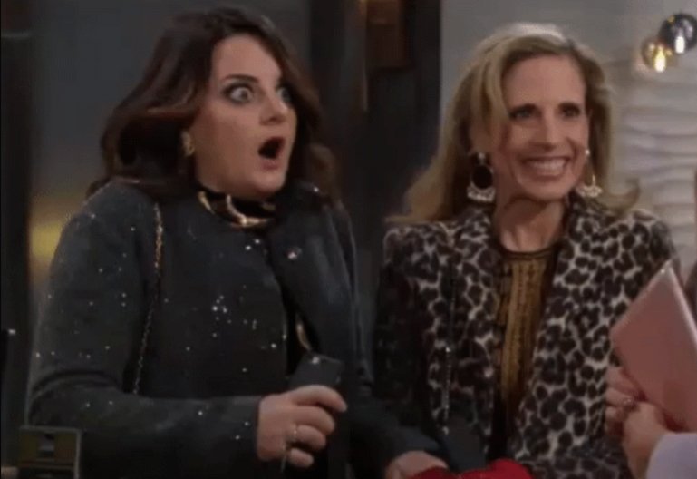 Geekamora's tweet photo. Roz and Sherry: Yelp review extraordinaires, crime scene fanatics, and the superior lesbian couple. #Shoz #YR https://t.co/yntILRujfu
