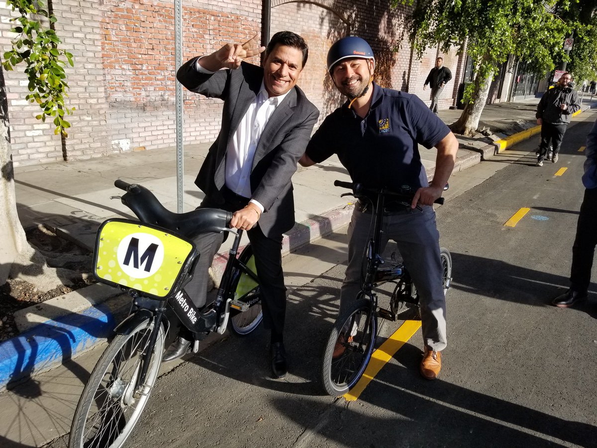 BSSLosAngeles's tweet photo. We’re moving forward a safer #DTLA for pedestrians, cyclists, scooters & drivers--for all! Happy to join @JoseHuizar, @seletajewel, @LADOTofficial, Teresa Villegas @LACityDPW, @LACBC to open 2-way bike lane on Main St. #MainandSpringForward @MayorofLA #BikeLA #WalkLA https://t.co/VR7Q5unUFI