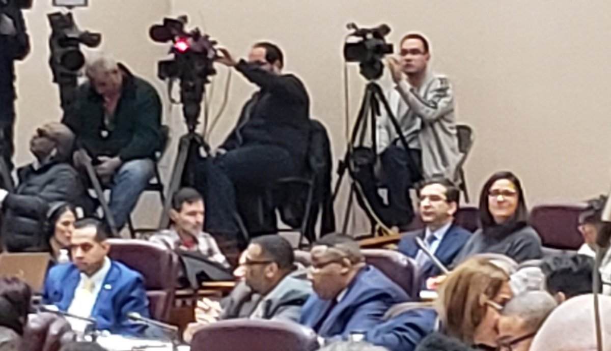 GrassrootsChi's tweet photo. "...We can live in a city for everyone... A city that has housing for everyone, one where climate change is treated as a threat, where tipped workers dont have to endure sexual harassment." @RossanaFor33 on her no vote #ReimagineChicago #BudgetfortheMany https://t.co/iHGLA5sfkf