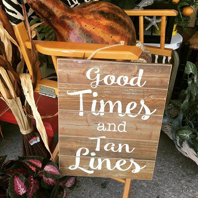 MINIRAMBLE's tweet image. Nothing like a little morning #thrifting on a cool beach morning. 😁👍. Memories of my dad pawn shopping while down here are flooding back. 😊 💕 We’ve had #goodtimes this morning. Now back to the #beach to work on my #tanlines 😜👍.
.
.
.
#nostalgia #… ift.tt/2shMAHr