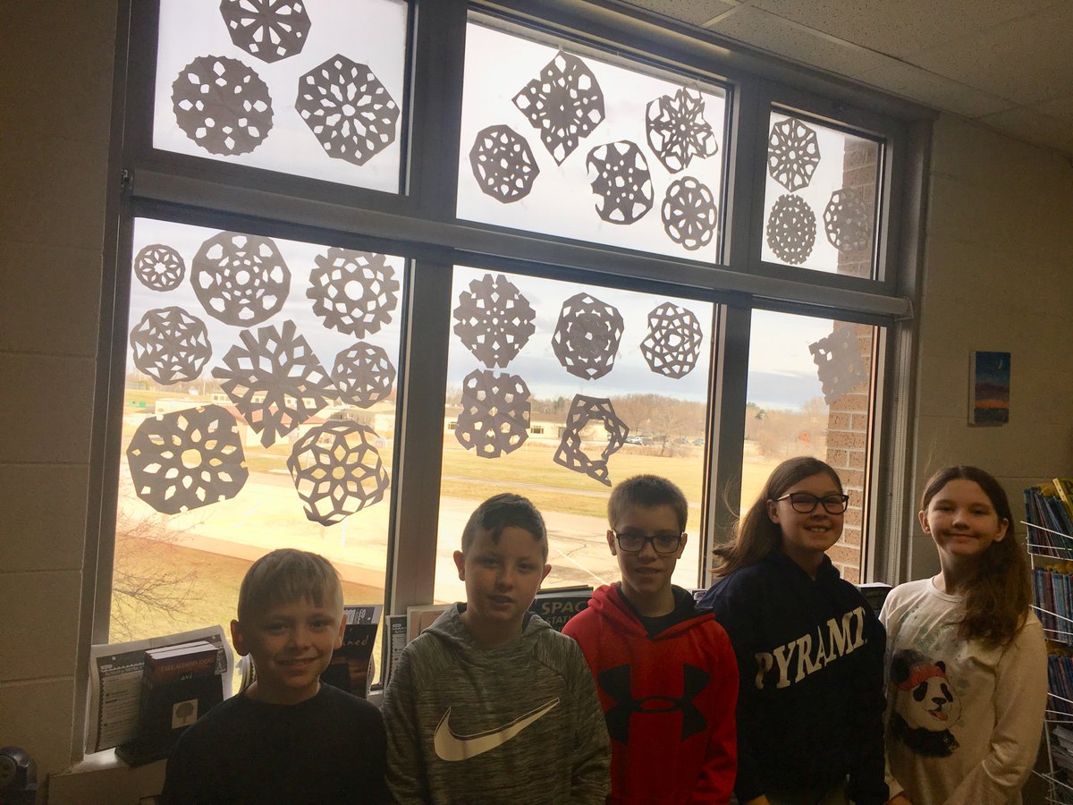 TonnonPyramidLV's tweet photo. #LVPyramid Ss @LinevilleHSSD worked in stations today to wrap up our Mini Poetry Unit. #thankfulforyou #community https://t.co/eo1B3vd0d1