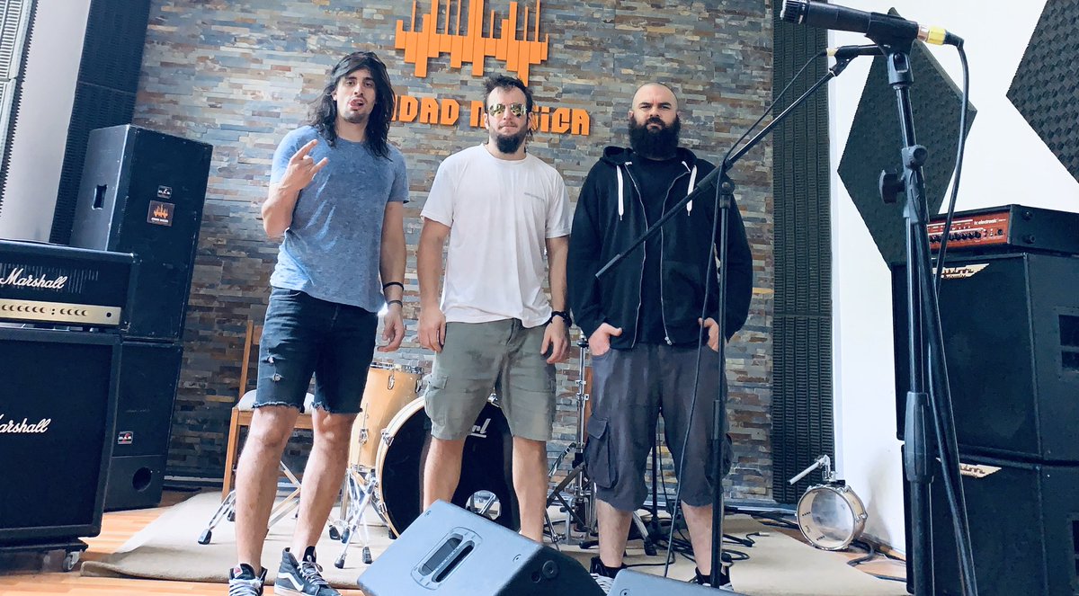 BrutoDan's tweet photo. Estamos prontos para mañana! Ahora pueden escucharnos 15:20 en @lacucharasodre 94.7 | entradas en #tickantel #abitab y #Redpagos https://t.co/pDOg3cmskk