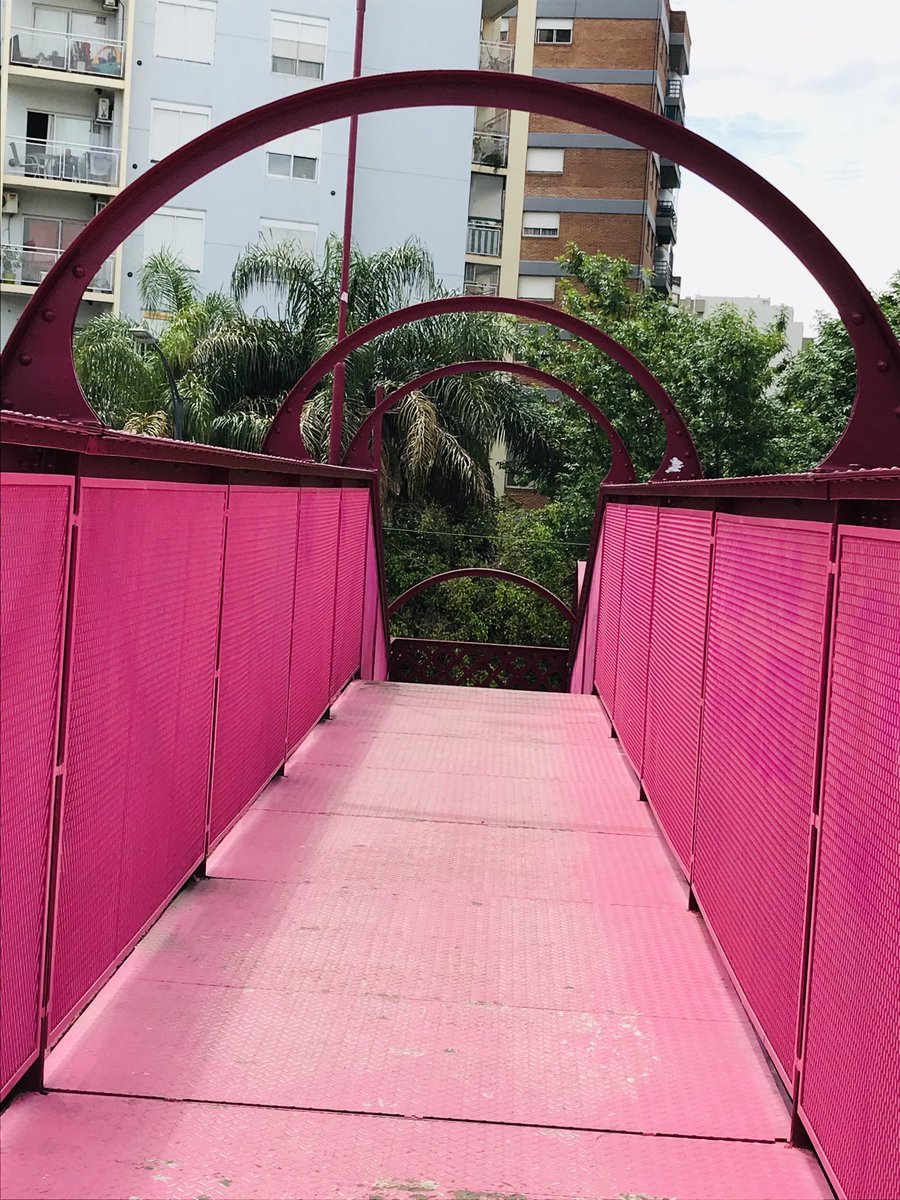 delfino_lu's tweet photo. Puente sobre las vias del tren Sarmiento. Precioso color. Vamos caminando por el puente y salimos a la Plaza Giordano Bruno tuiteros https://t.co/Vvz1cRhPvC