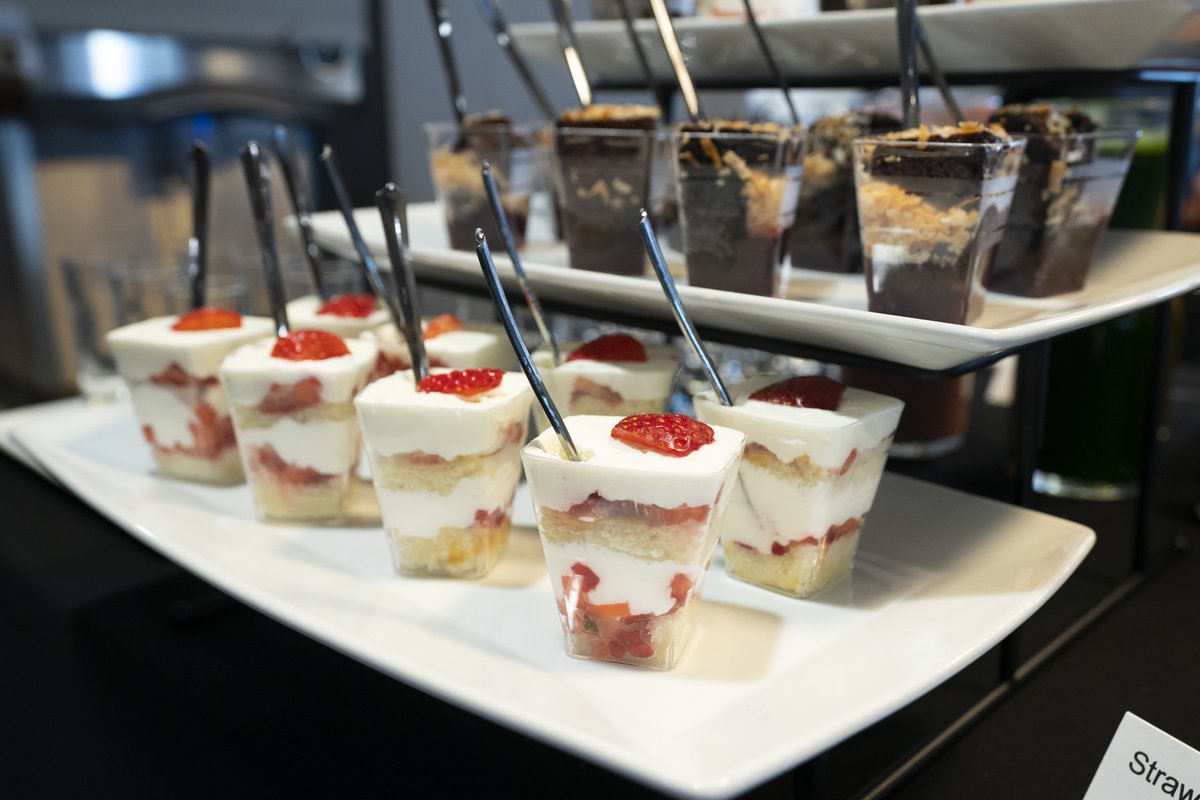 JPOCONCEPTS's tweet photo. Our cake shooters make a big impression, ask @Ted ! #NationalCakeDay https://t.co/pgvrgVgvpS