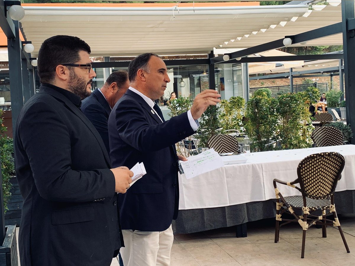 unicajaCB's tweet photo. 🏀 Nueva jornada #SponsorTeam en el restaurante #DaLuca #Málaga con nuestras empresas patrocinadoras
👏 ¡Sabrosa y divertida sesión! 🍕
💚💜 #YoSoyDelUnicaja https://t.co/cMPBMgcwyG