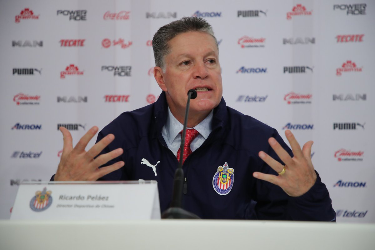 Chivas's tweet image. ❤️🐐 "A mi me gusta trabajar con jugadores que quieran estar, que cuando les digas Chivas les brillen los ojos", @RPELAEZ9.