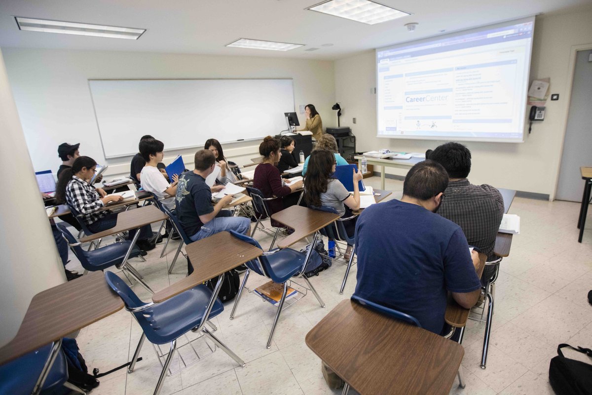 csusbcal's tweet photo. In the classroom for Japanese 102 with Professor Amaya. Interested in a minor or learning Japanese? Visit https://t.co/W8prmIWzWX #CSUSBCAL #csusb #Japanese https://t.co/T1Hx2EYpIf